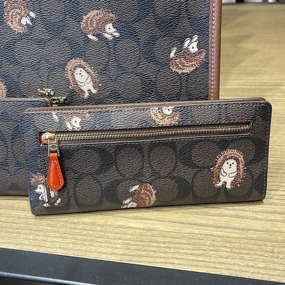 Coach Slim Wallet In Signature Canvas With Hedgehog Print
Gold/Brown Black Multi - Picture 14 of 16